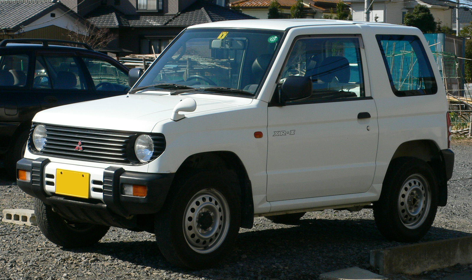 Mitsubishi pajero mini 2001